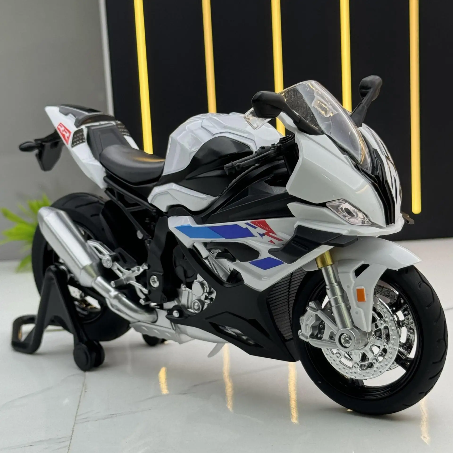 Фото Модель мотоцикла Huayi Alloy 1:12 RRS1000 со звуком и светом, скользящая игрушечная машинка, музыкальная модель-украшение №4