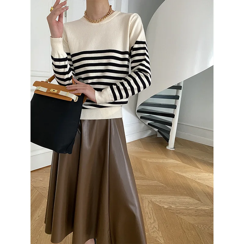 

Fashion Striped Knitting Women Loose Sweater Full Sleeves Beige And Black Color Full Sleeves Streetwear Tops Jumpers