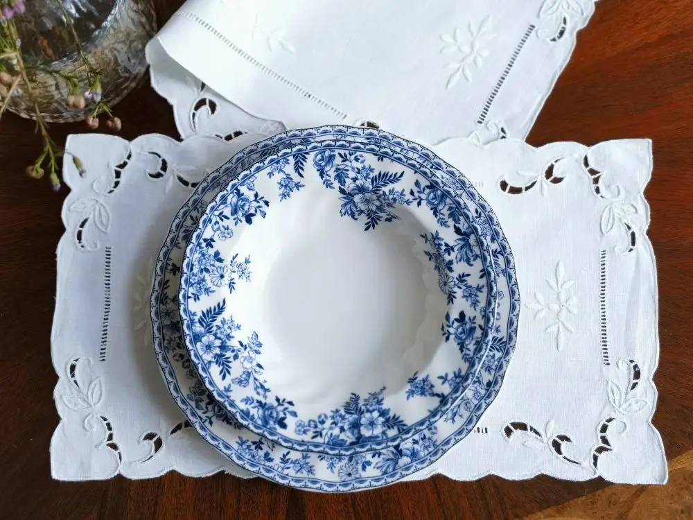 

Camellia Casa набор скатерти и салфеток из льна