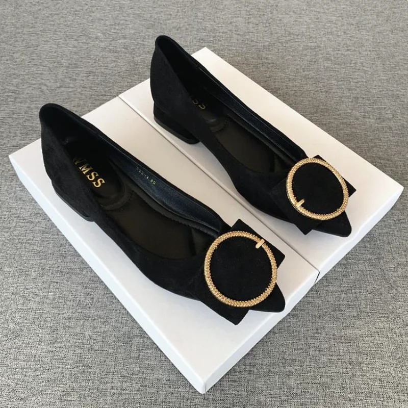 

Туфли на плоской подошве с острым носком, весна 2023