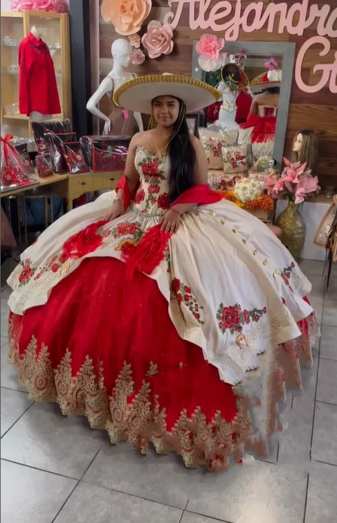 Мексиканское платье Quinceanera 2025 белое красное пончо милое с цветочной вышивкой