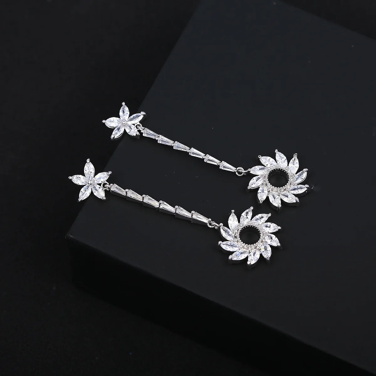 

Bilincolor Luxury Long Zircon Sunflower Light Luxury Earrings for Christmas "Gift