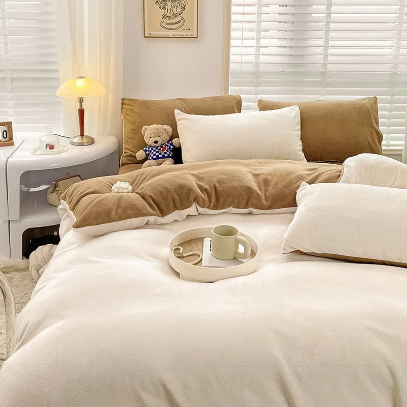 

Winter Ins Cream Solid Color Mixed with Milk Velvet Four Piece Set Contrast Thickened Coral Velvet Quilt Cover Three Piece Set
