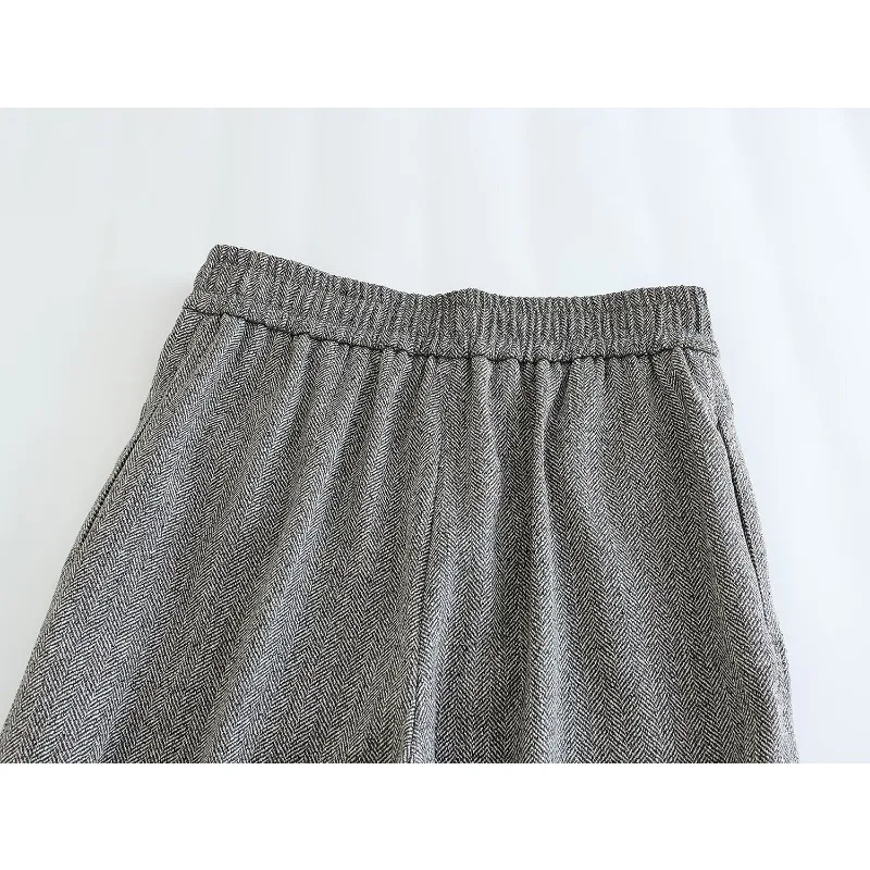 Костюм женский летний из 2 предметов в минималистическом стиле