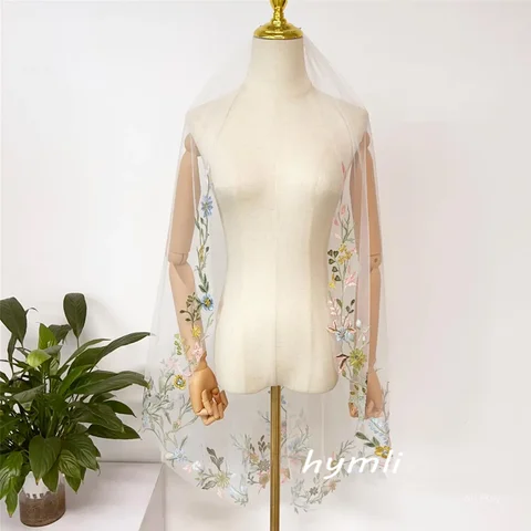 Романтическая и уникальная цветная кружевная вуаль длиной до кончиков пальцев, идеально подходящая для улицы, сада, вечеринки или тематической свадьбы