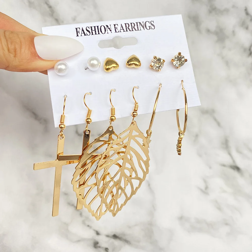 

Trendy Exquisite Pearl Metal Earrings For Women Statement Vintage Punk Gold Small Metal Pearl Earring 2022 Trend Jewelry