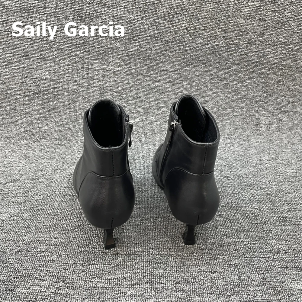 Женские ботинки на шпильке черные повседневные из натуральной кожи среднем