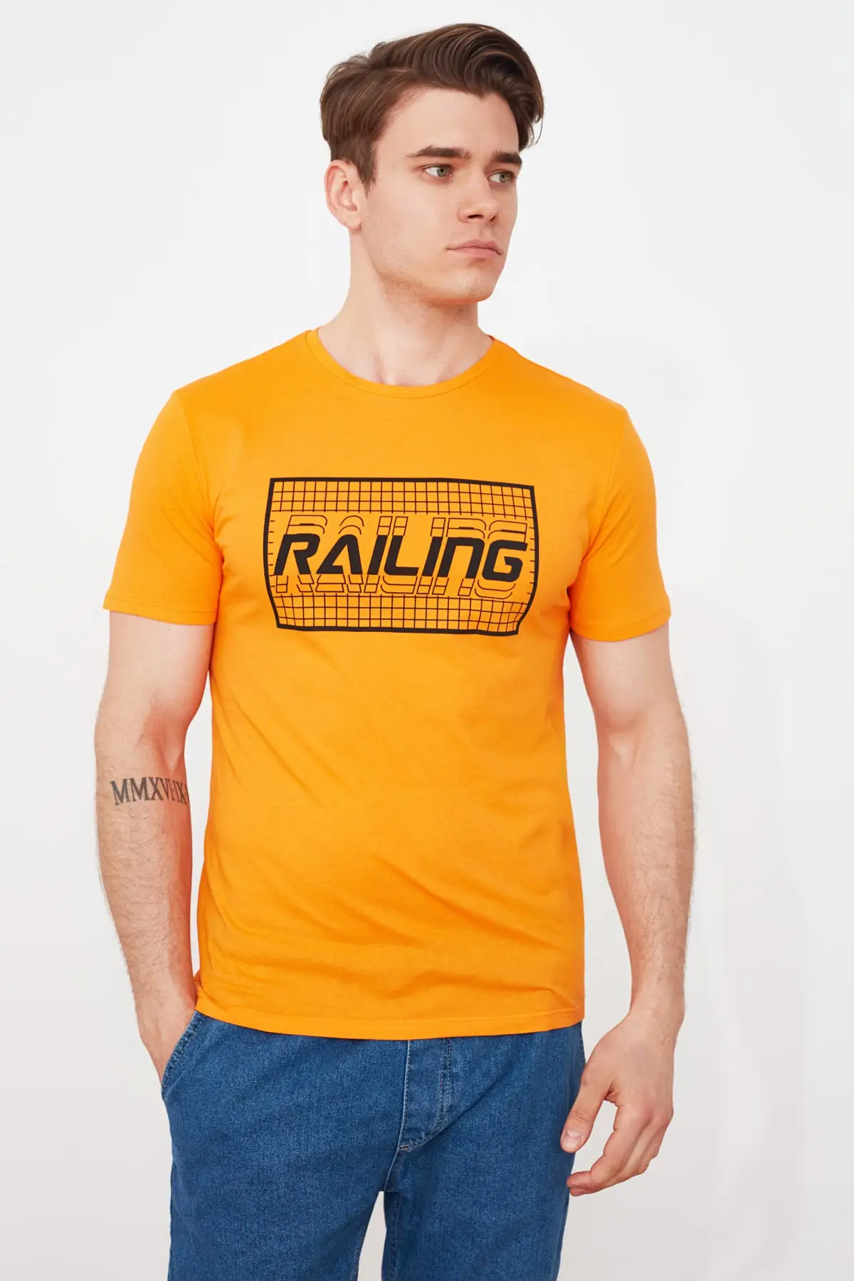 

Trendyol Male Slim Fit Bike Collar Short Sleeve Printed T-Shirt TMNSS21TS0967