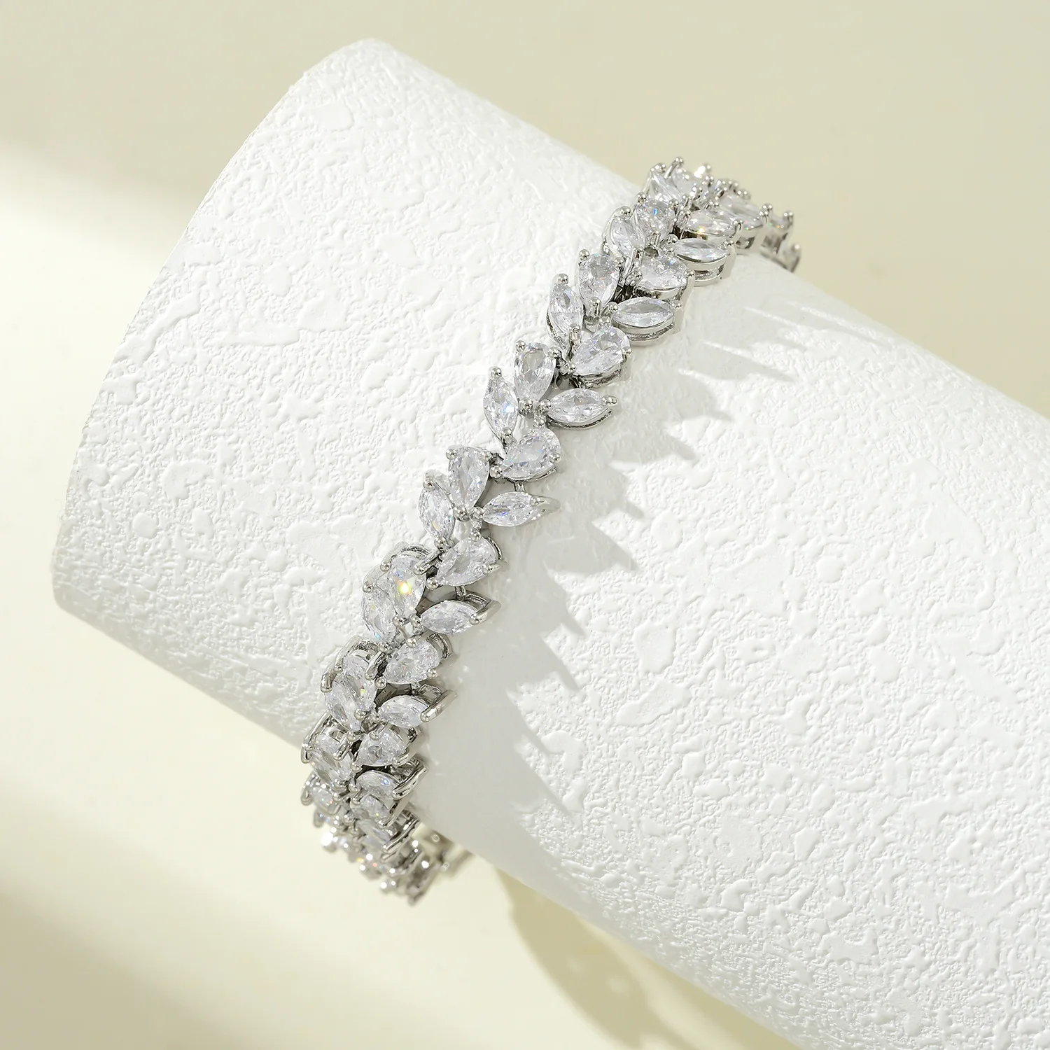 

Wholesale Women Bracelet White Gold Plated Heart Shape Diamond Tennis Cubic Zirconia Jewelry