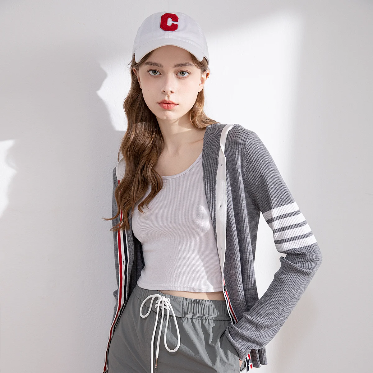 Женский шерстяной кардиган с капюшоном