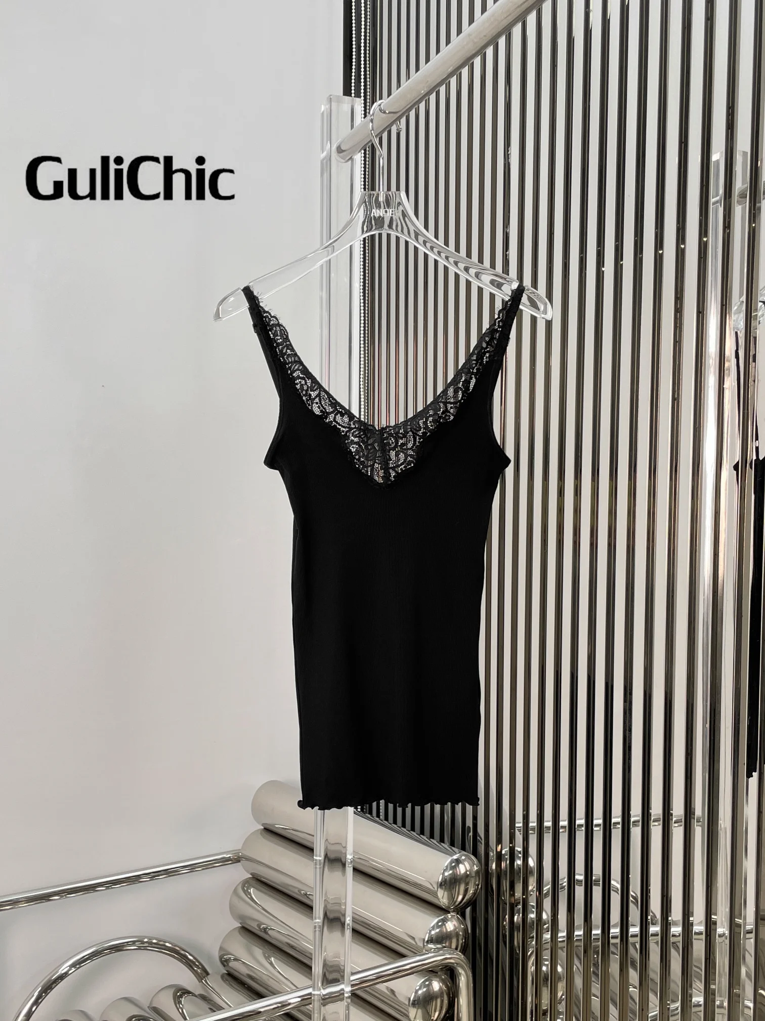 10 23 GuliChic женский сексуальный кружевной топ на тонких бретельках с v-образным