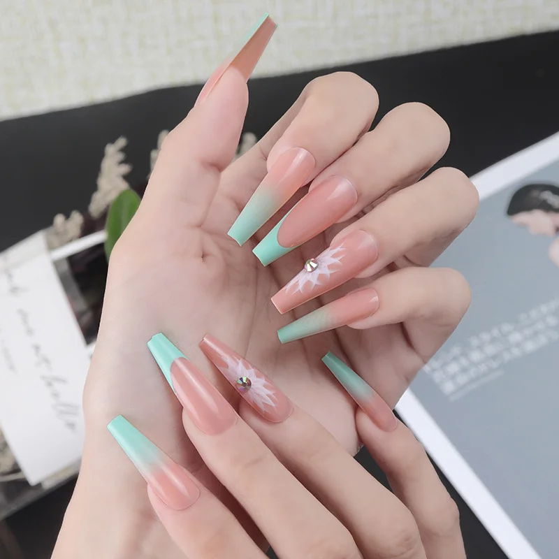 

White flower long ballet point diamond asymmetric eccentric firm glass diamond French gradient nail patch finished product
