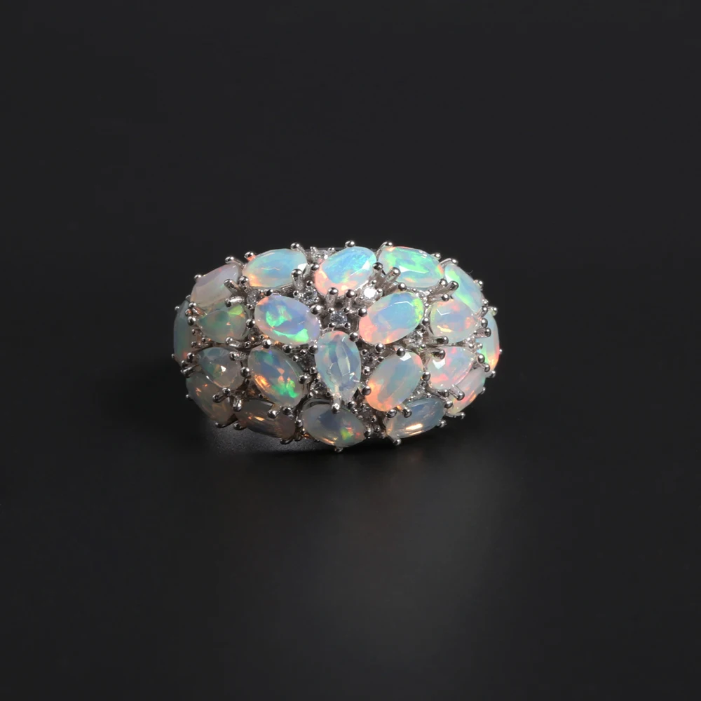 Женское кольцо из натурального камня