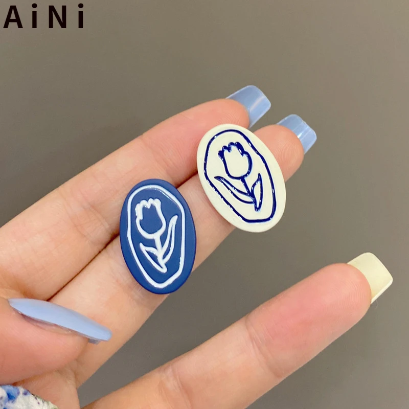 

Fashion Jewelry 925 Silver needle Flower Pattern Stud Earrings Popular Style Asymmetrical White Blue Earrings Wholesale