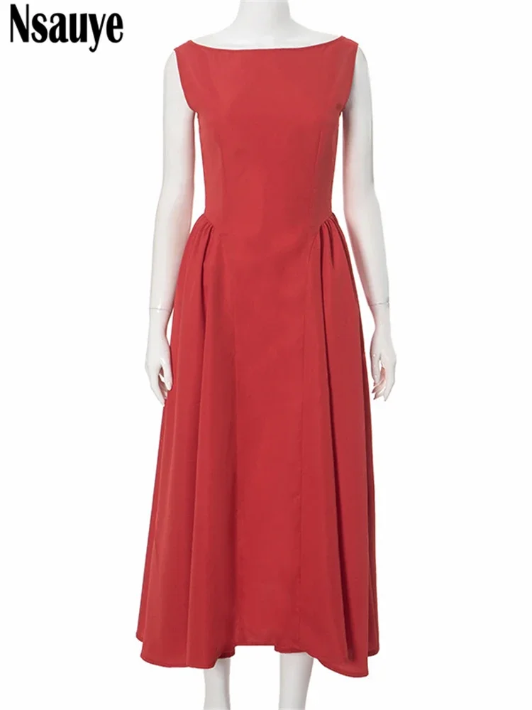 Женское длинное платье-трапеция с открытой спиной