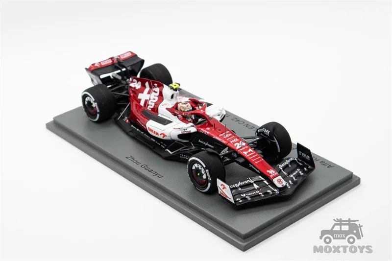 Модель автомобиля Spark 1:43 Alfa Romeo F1 Team ORLEN C42 No 24 Zhou GuanYu 10th Ltalian 2022 года