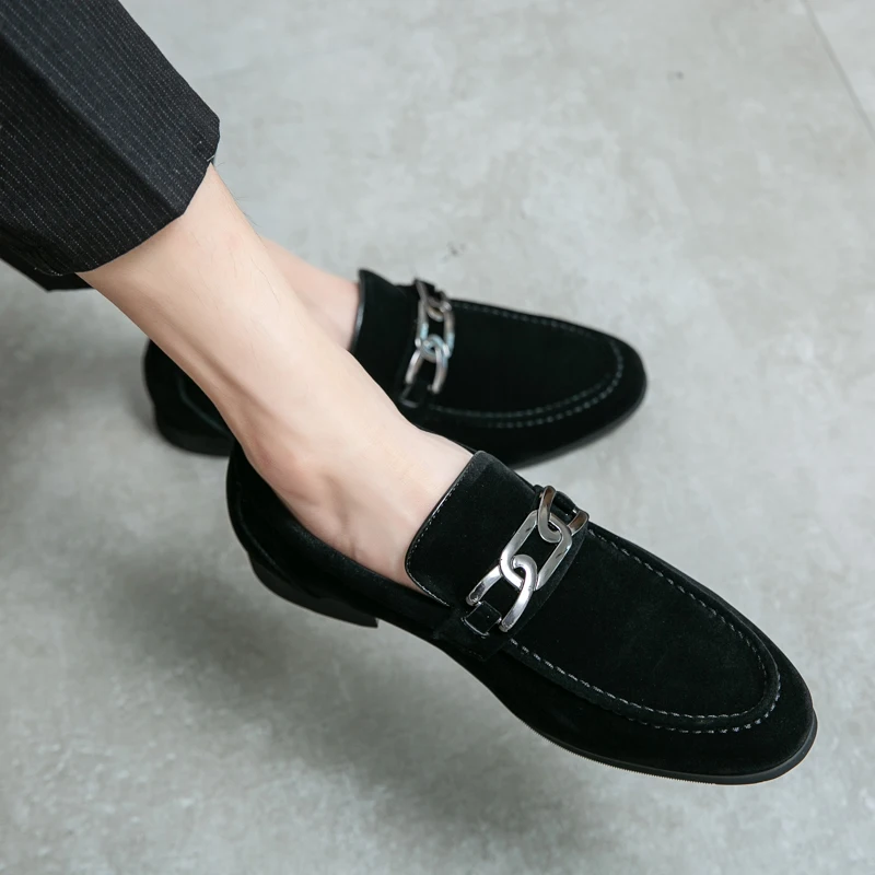

Slip-on Men's Shoes Casual Shoes Suede Men's Shoes Metal Buckle Decorative Loafers Pointed Leather Men Light Soft Bottom Shoes
