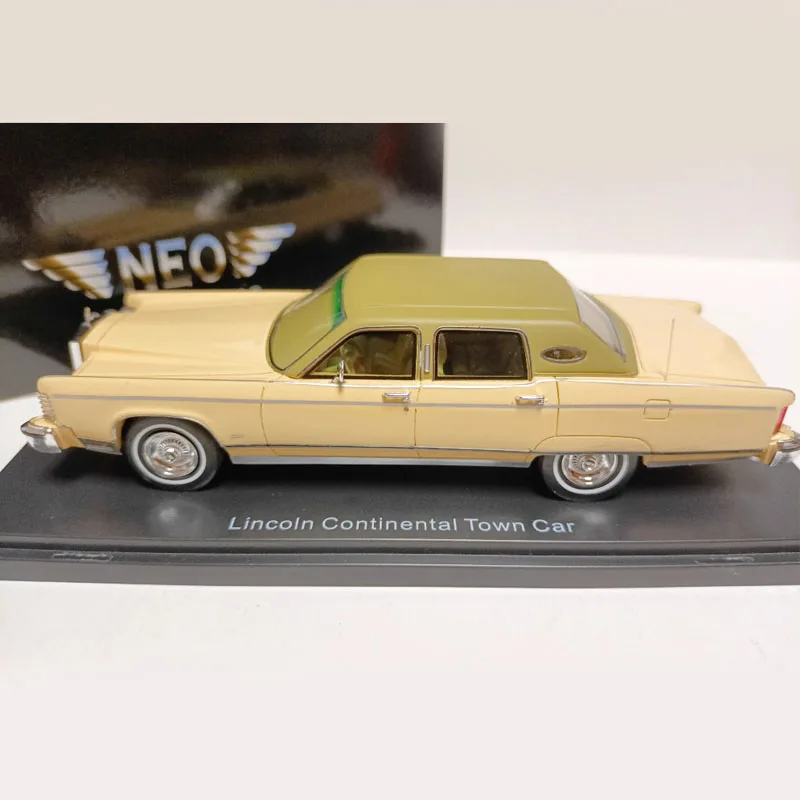 Оригинальная модель автомобиля Lincoln Town масштаб 1:43 игрушечного из смолы 1978