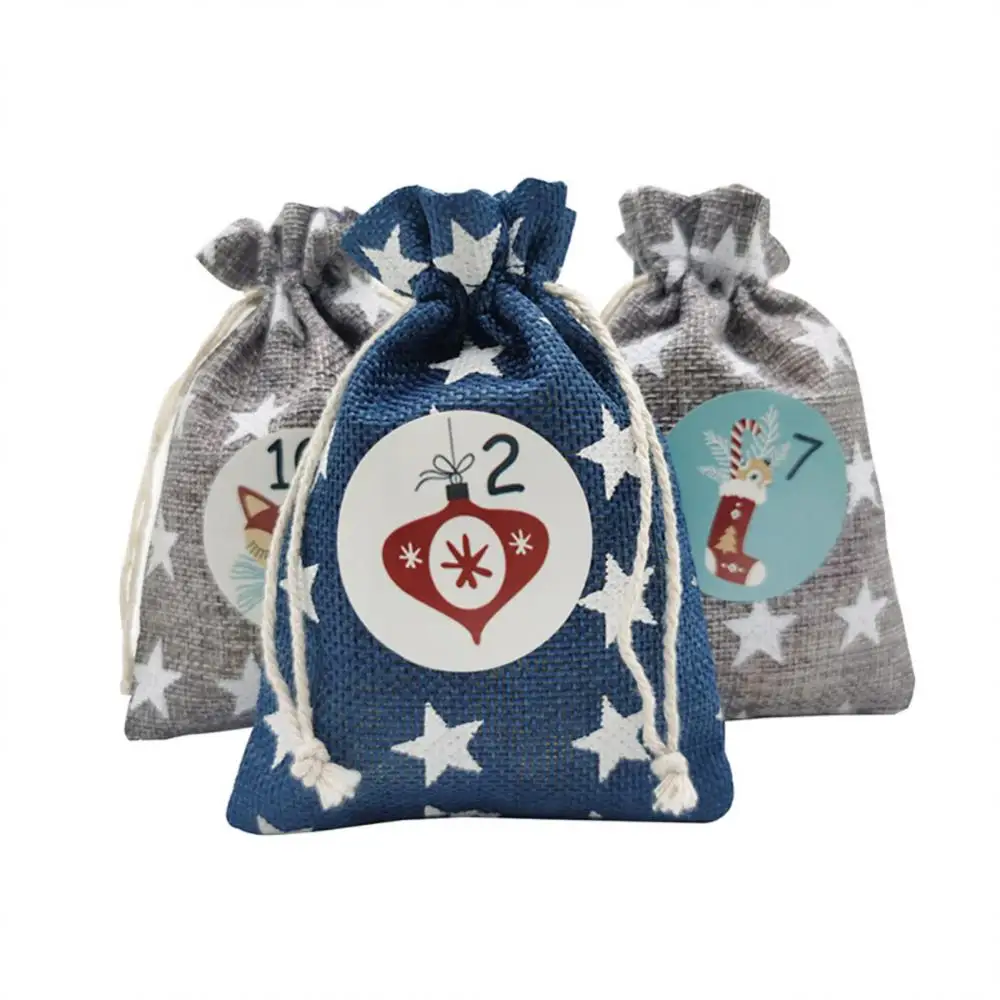 

Новогодние сумки с календарем и деревянными зажимами