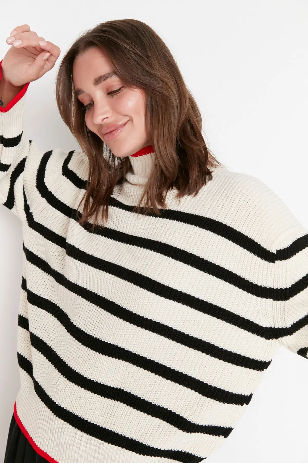 

Ecru Oversize Color Block Knitwear Sweater TWOAW23KZ01446
