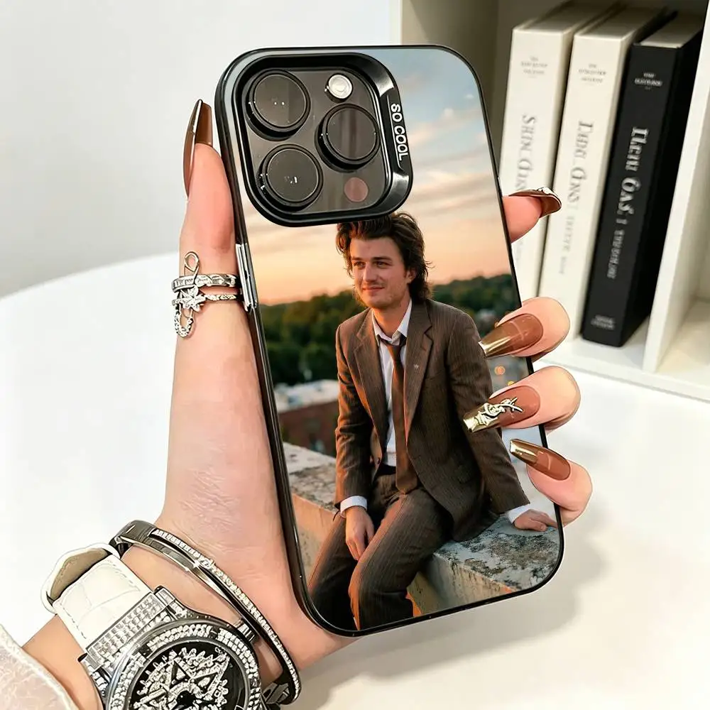 Фото Чехол-бампер Actor S-Steve Harrington из цветного силикона серебристого цвета для iPhone 17, 16, 15, 14, 13, 12, 11 Pro Max, XS, 17 Air №4