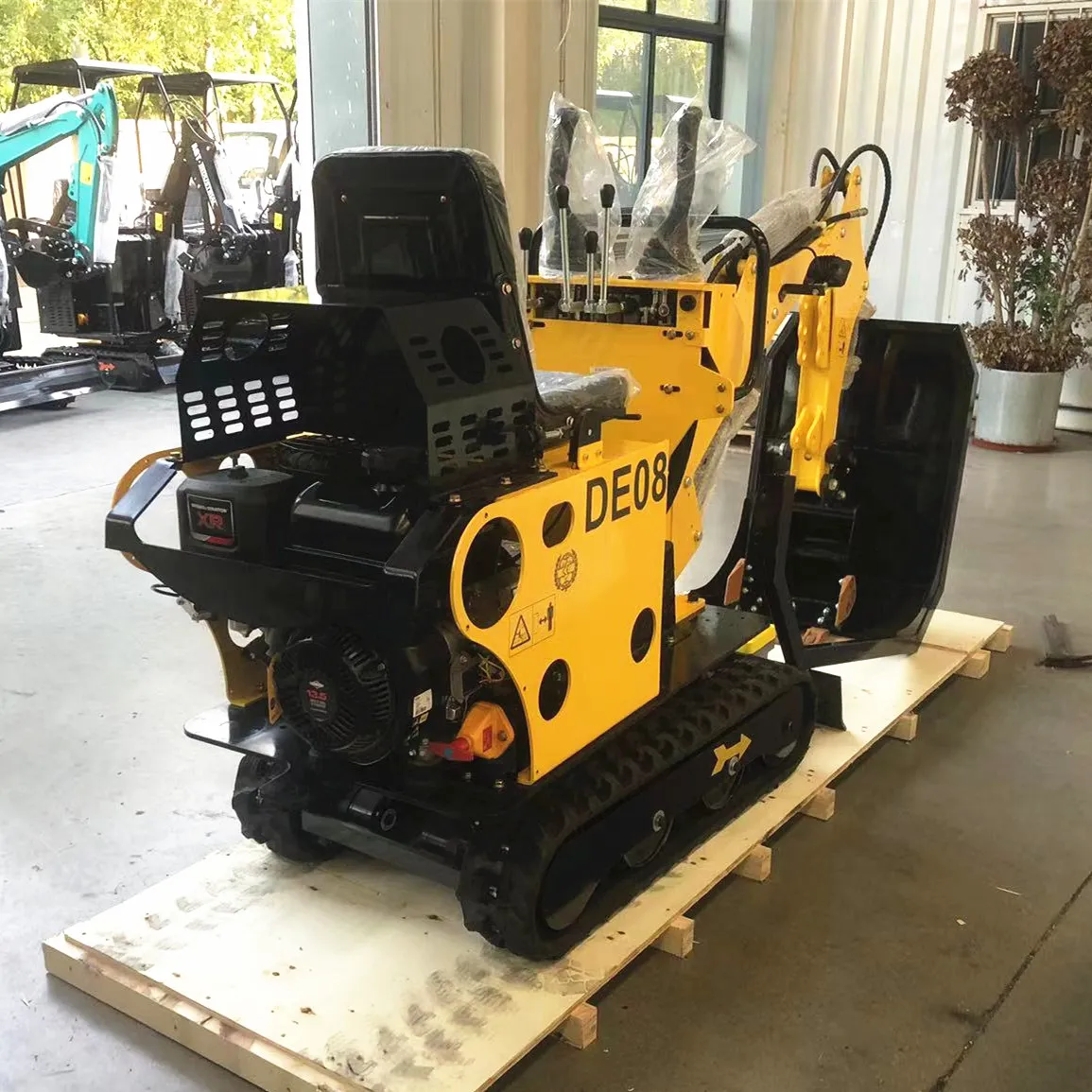 Гусеничный мини-экскаватор с навесом/0 8 т/1 2 т