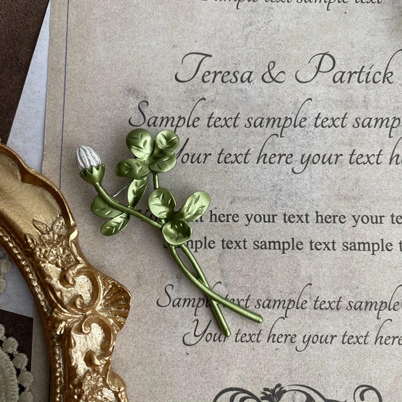 Металлическая брошь зеленый лист шмик