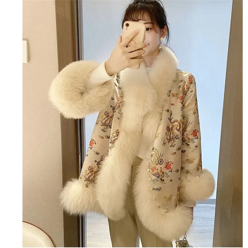 

2022 Autumn Winter Outwear New Fox Fur Coat Women's Chinese Style Palace Satin Mid-Length Beaded Tang Suit Cloak Faux Fur Coat