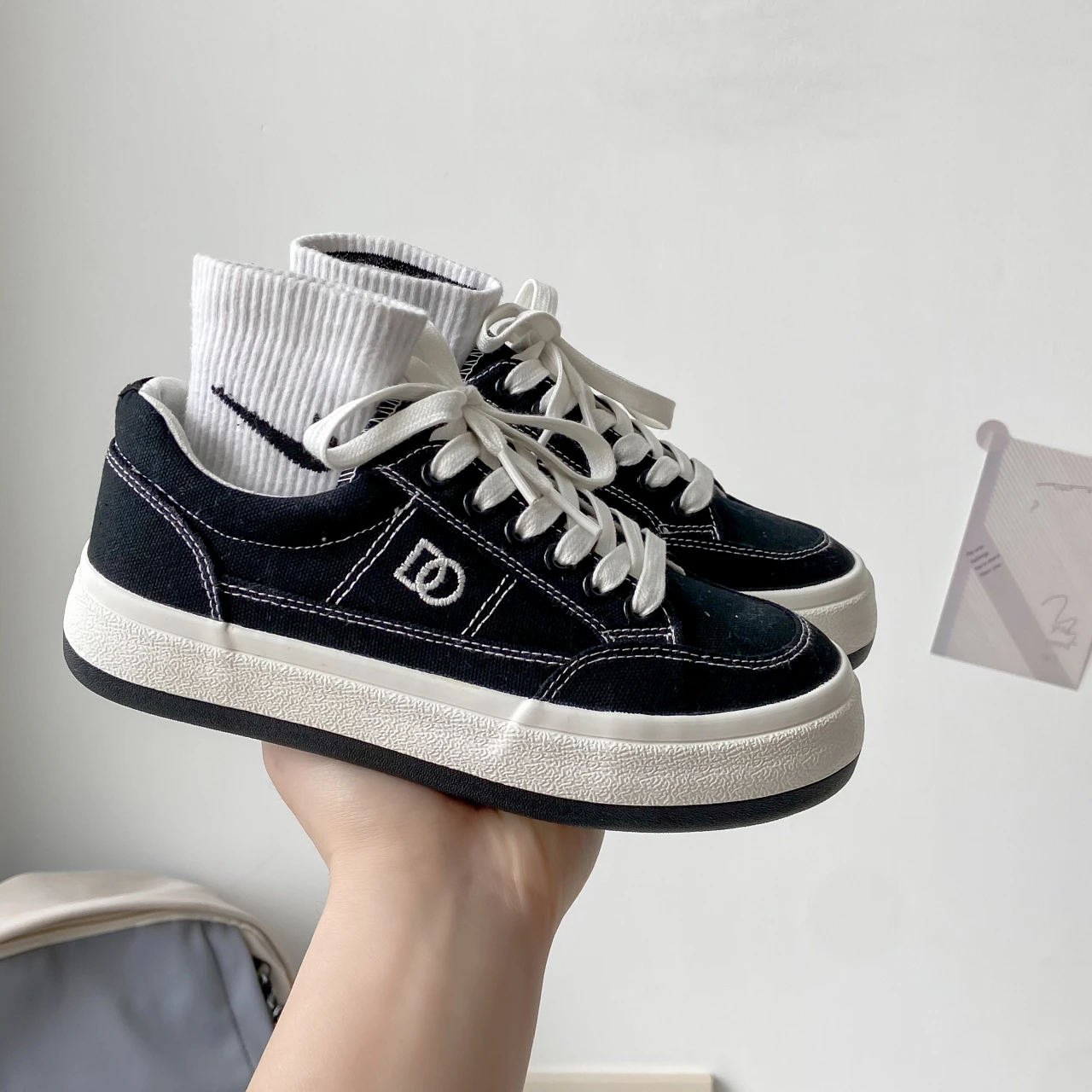

2022 Brand Women Sneakers Lace Up Canvas Shoes Women Shoes Breathable Flats Ladies Skateboard Shoes Student Trainers