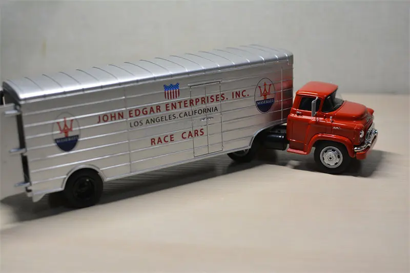 Фото Металлическая модель автомобиля Schuco 1:43 GMC Maserati Transporter №3