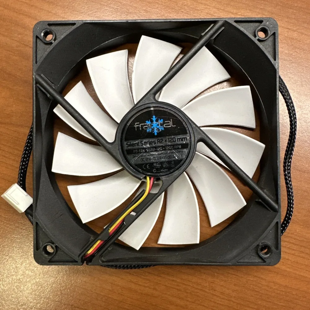 Фото Вентилятор Fractal Design Silent Series R2 1200 об/мин, 3-контактный, белый, для корпуса ПК, 120 мм №1