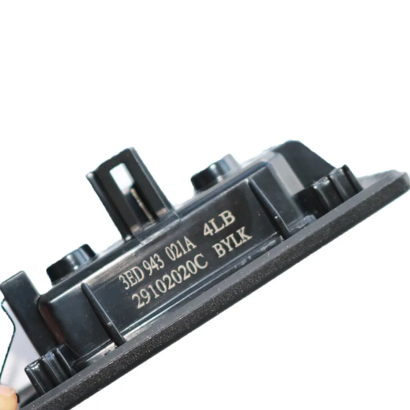 Светодиодный лампа номерного знака для VW Tiguan 2017-2023 SKODA OCTAVIA 2021-2023 3ED 943 021A 3ED943021A