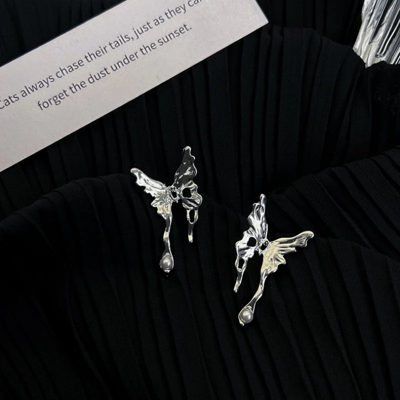 

Minar Personality Silver Color Alloy Butterfly Earring for Women White Faux Pearl Simulation Wings Drop Earrings Korean Jewelry