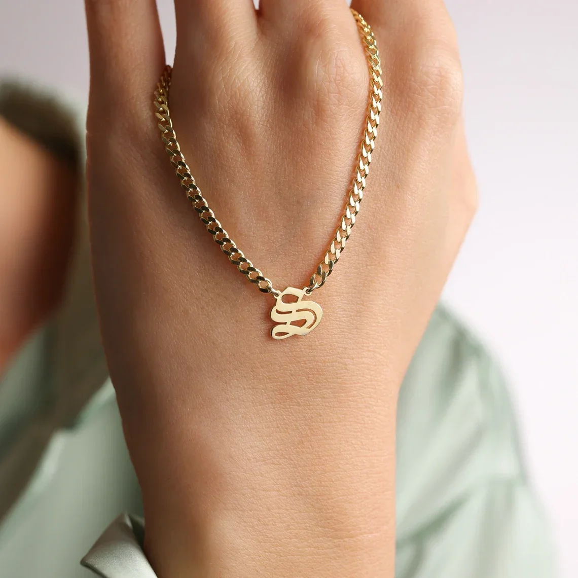 Ожерелье из кубинской цепи с надписью на английском языке