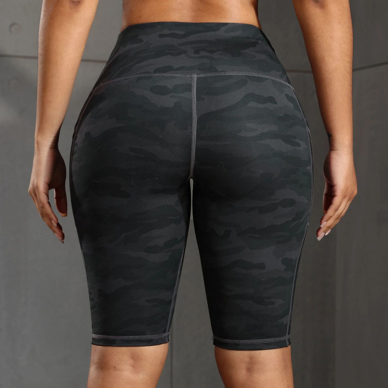 Женские камуфляжные шорты для йоги CHRLEISURE велосипедные с 3 карманами и эффектом