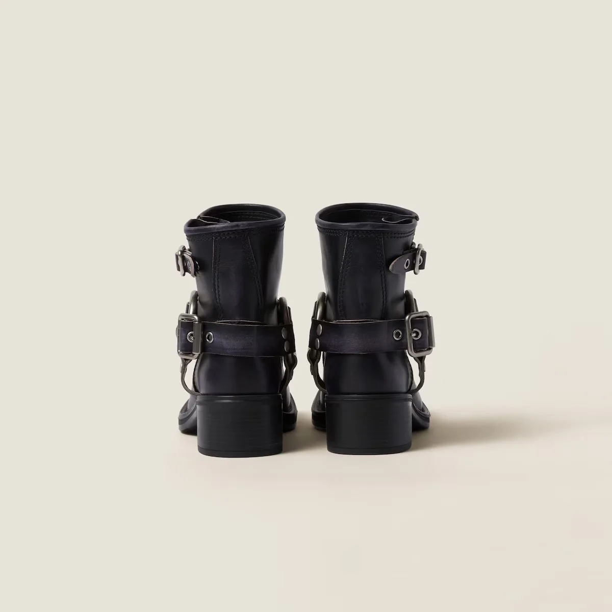 Женские кожаные ботинки в винтажном стиле черные с ремешками и боковыми пряжками