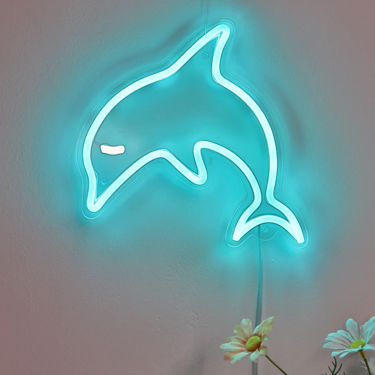 Рисунок 6 - неоновая вывеска в виде дельфина для украшения комнаты