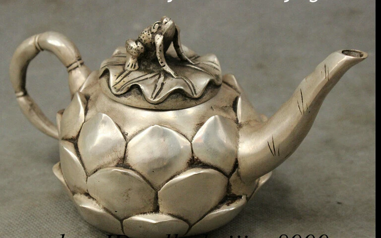 

decoration BRASS factory outlets Tibet Silver Tibetan Buddhism Silver Auspicious Lotus Flower Toad Statue Teapot Wine Pot