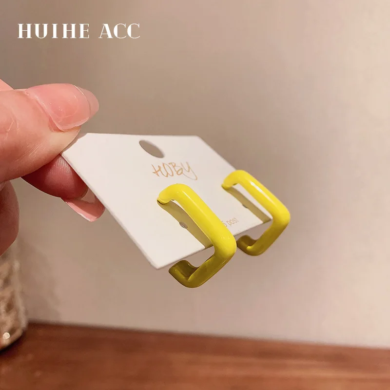 

Silver Needle Simple C-shaped Natural Style Earrings, Korean Fashion, Versatile, Niche Design Personalized Trendy