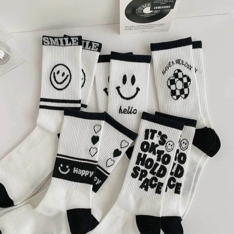 Fashion Trend Cotton Sports Socks 5 Pairs for Women Simple Hip Hop High Quality Cotton Letter Cartoon Black White Sock Lots