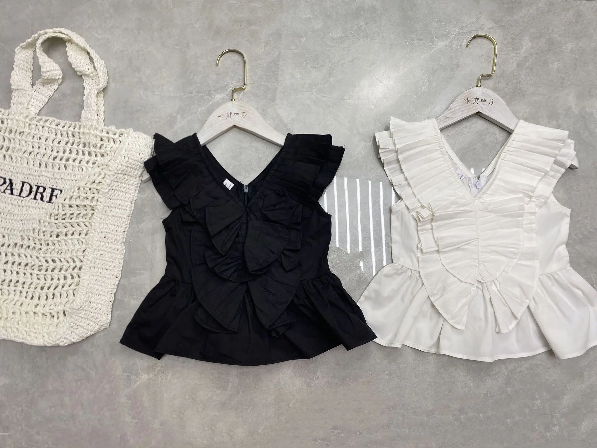 

2022 Summer Girls Fashion Sleeveless Blouse Two Colors