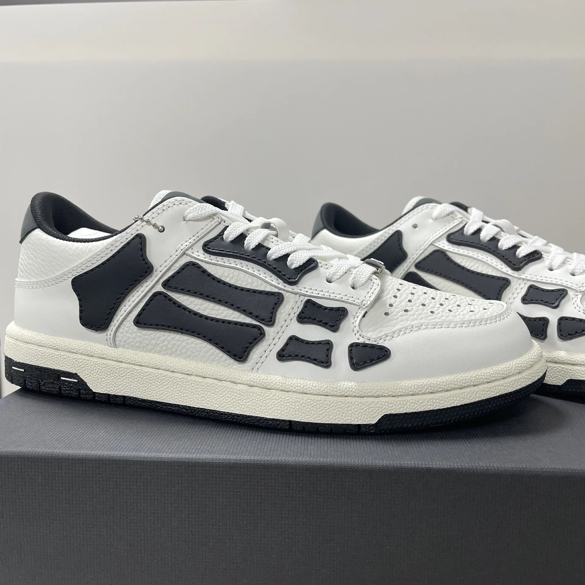 

New AMR style pure original bone shoes low top men's shoes all-match women's shoes black and white casual sports couple shoes