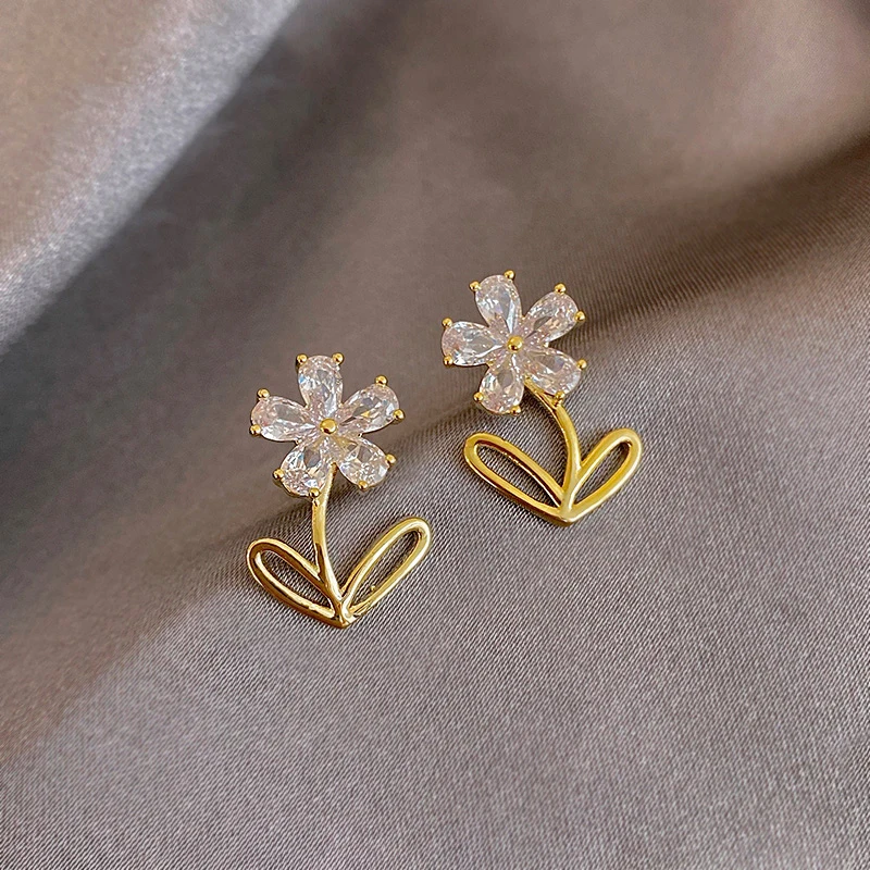 

Elegant and Fresh Zircon Flower Shape Metal Earrings For Woman Fashion Luxury Korean Jewelry Lady Party Protagonist Earring
