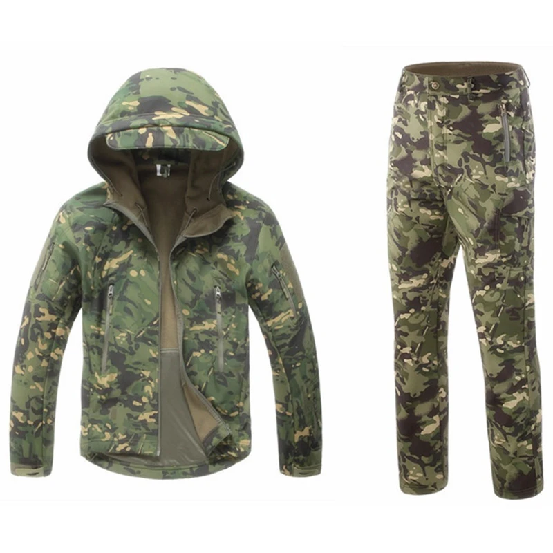 Камуфляжный костюм для отдыха на природе с капюшоном