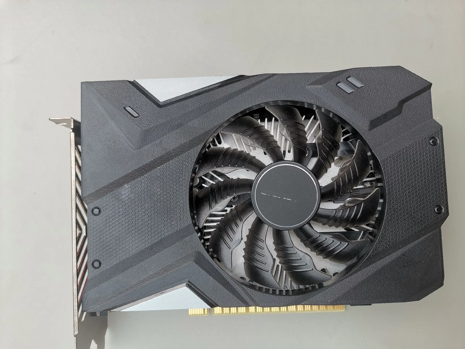 Бывшая в употреблении видеокарта NVIDIA GeForce GTX1650 4 ГБ GDDR5 PCI-Express DP DVI HDMI