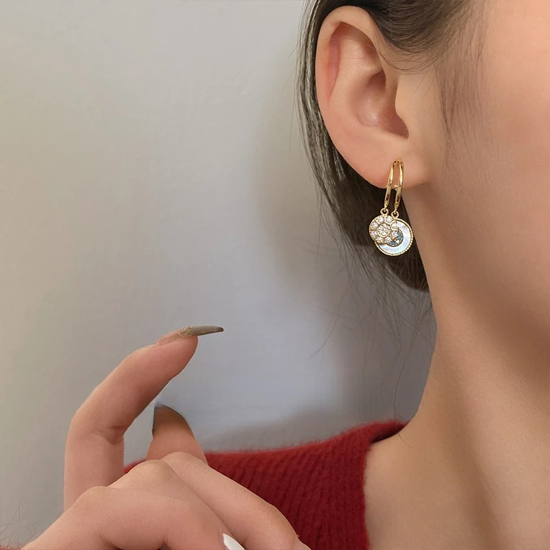 

Shell Female Type Earrings Light Luxury Niche Design Silver Needle Earrings Temperament Earrings Earrings Bride