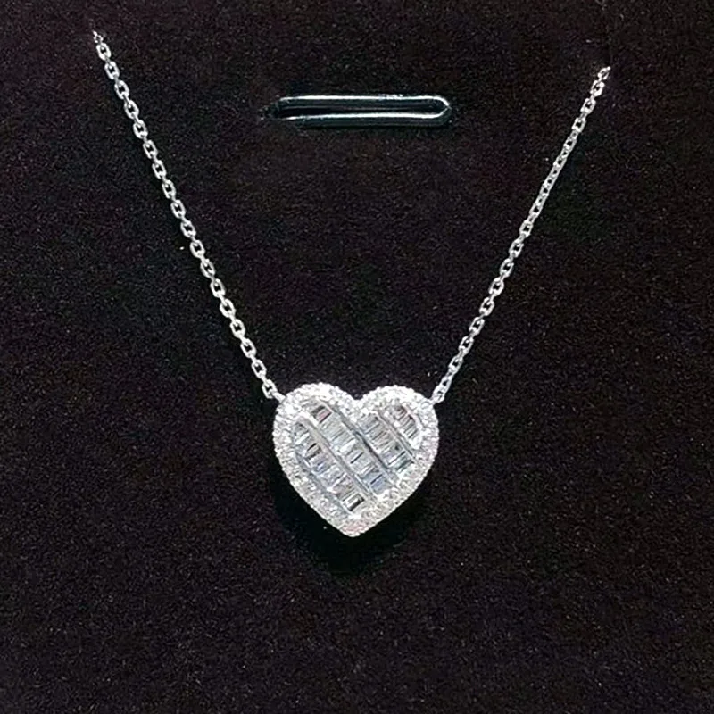 

New Trendy Heart Pendant Necklace for Women with Dazzling Cubic Zirconia Silver Color Chain Necklace Versatile Neck Jewelry