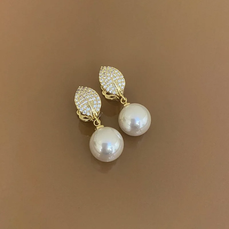 

European and American Women's Zircon Leaf Pearl Ear Clip Earrings Electroplated Earrings