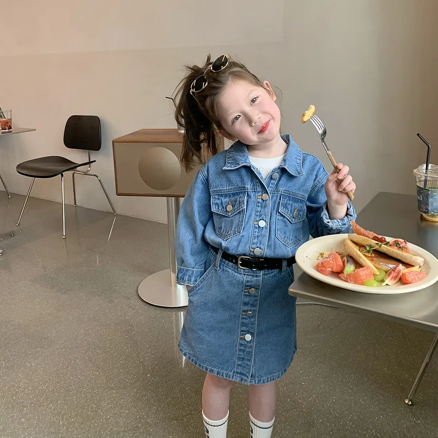 

Модный Джинсовый комплект для девочек, Осенняя детская куртка с длинным рукавом и юбка с поясом, Детский комплект из 2 предметов, одежда