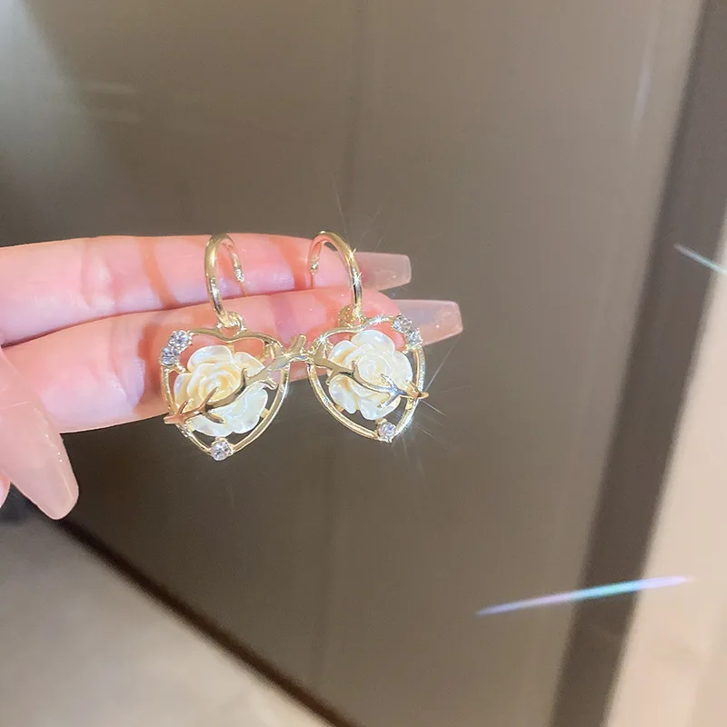

KAITIN Inlaid with Diamond Flower Heart Women Earrings Fashion Creativity New Style Silver Needle Stud Earrings Sweet Wholesale